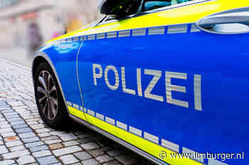 Auto tegen boom in Nettetal, bestuurder zwaargewond - De Limburger