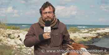 Rai Scoglio 24, Marco Damilano legge il suo libro al Tg1 per... - News - Striscia la Notizia - Striscia la notizia