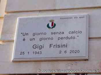 Bari, svelata la targa per Gigi Frisini allo Stadio della Vittoria: «Un giorno senza calcio è un giorno perduto» - Corriere del Mezzogiorno