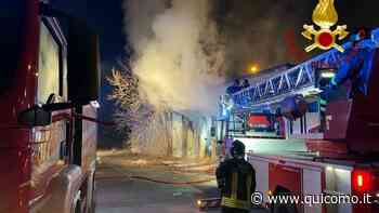 Incendio in un capannone abbandonato di Erba - QuiComo