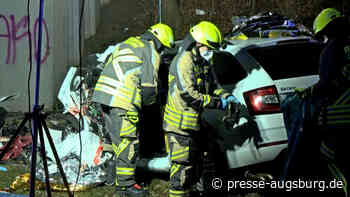 Auto prallt in Günzburg an Brückenpfeiler - Fahrer sofort tot | Presse Augsburg - Presse Augsburg
