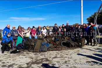 Rimosse tonnellate di spazzatura dalle spiagge di Bacoli - Cronaca Flegrea
