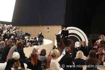 Charlotte Casiraghi ouvre à cheval le défilé Chanel haute couture - Nice-Matin