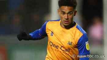 Tyrese Sinclair: Scunthorpe United sign Mansfield Town forward on loan