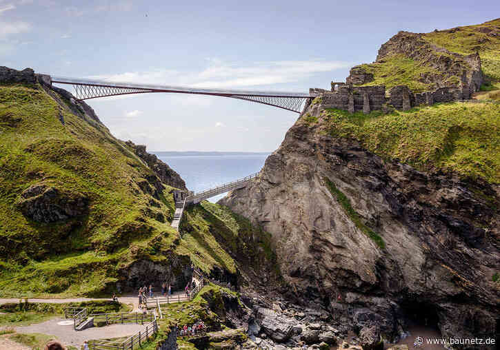 An der Bruchstelle
 - Fußgängerbrücke in Cornwall von Ney & Partners und William Matthews Associates