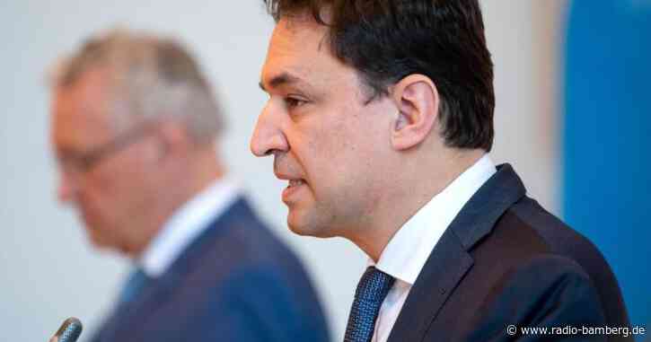 Innenminister: Rechtsextreme regelmäßig bei Corona-Demos