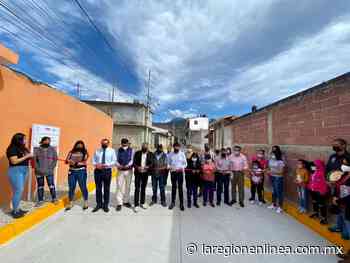 En Coatepec de Morelos inaugura Toño Ixtláhuac pavimentación de una calle. - Informativo La Región