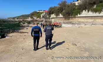 Barco com duas pessoas virou hoje em Buarcos - Notícias de Coimbra