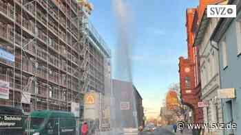 Parchim: Fontäne sprudelt auf dem Fischerdamm vor der Kulturmühle | svz.de - svz – Schweriner Volkszeitung