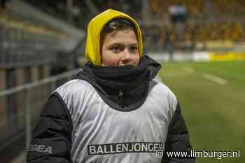Ballenjongen Jay-Jay (12) op de schouders bij Niek Vossebelt na overwinning: 'een moment om nooit te vergeten' - De Limburger