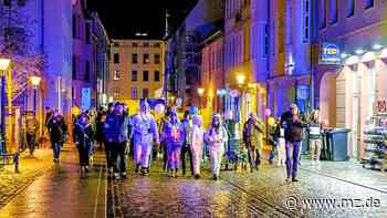 Polizisten beschlagnahmen „Ampelgalgen“ in Wittenberg und erteilen Platzverweis - Mitteldeutsche Zeitung