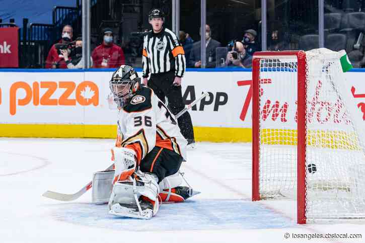 Matthews Lifts Maple Leafs over Ducks, 4-3, In Shootout