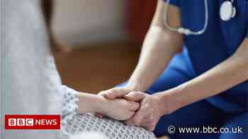 Key worker pay falling behind price rises, says TUC