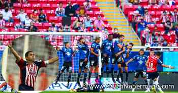 Chivas: Alexis Vega le aprende a Ramón Morales los tiros libres - SoyChivaHermano