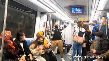 Chi è Antoine, il tiktoker che "canta e fa casino" sulla metro di Roma