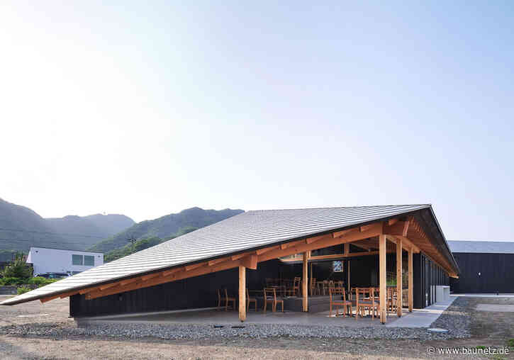 Wein zwischen Dächern und Seto-See
 - Kellerei und Restaurant in Japan von Sugawaradaisuke Architects