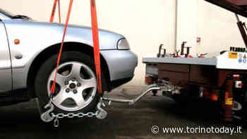 Le auto dell'officina sono parcheggiate in strada a Torino ma non sono assicurate: sequestrate dai civich - TorinoToday
