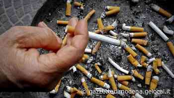 Modena. Lo stop alle sigarette all'aperto fa arrabbiare i fumatori - La Gazzetta di Modena