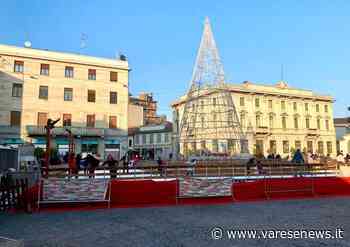 A Gallarate si pattina ancora in piazza (sotto l'albero di Natale) - varesenews.it