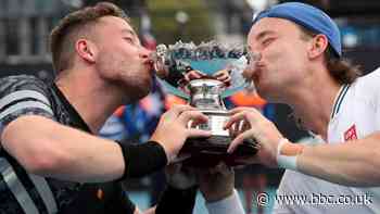 Australian Open: Alfie Hewett and Gordon Reid win ninth consecutive Grand Slam title