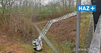 Feuerwehr trainiert die Rettung mit der neuen Drehleiter - Hannoversche Allgemeine