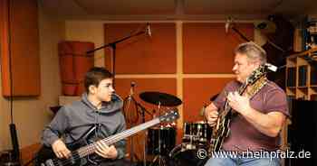 Alec Gebhardt spielt in den Bands seines Vaters – ein Interview - Bexbach - Rheinpfalz.de