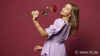 Bachelor 2022: Kandidatin Natalie Dlabolova aus Erlangen reist für ihr Leben gern - RTL Online