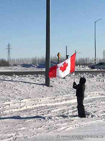 Crowd cheers convoy past Virden - Virden Empire Advance