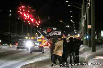Hundreds welcome convoy in the Sault (14 photos)