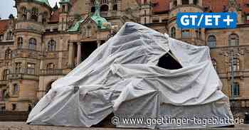 Aktivisten entfernen Reste von Klimacamp-„Kunstwerk“ vor Hannovers Rathaus