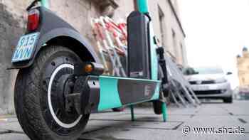 Polizeieinsatz in Kiel: Unten ohne auf E-Scooter: Junggesellenabschied endet ohne Führerschein | shz.de - shz.de