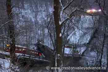 Human chain formed to help after Pittsburgh bridge collapse - Creston Valley Advance