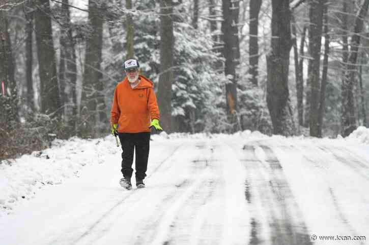 US East Coast battens down the hatches ahead of blizzard