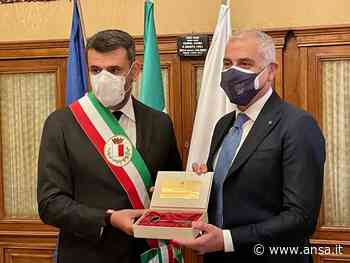 Agenti feriti a Taranto: ex capo Digos dedica a loro chiavi Bari - Ansa