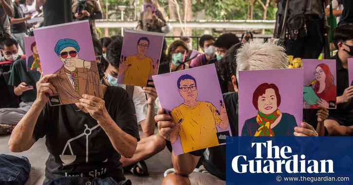 ‘Our culture has changed’: young Thais boycott graduation ceremonies
