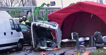 Zwaar ongeval met vijf wagens in Lendelede: twee doden en drie gewonden - hln.be