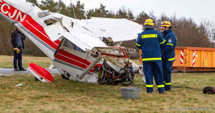 Kleinflugzeug stürzt bei Flugstunde ab: Suche nach Absturzursache läuft