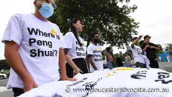 Peng supporters hand out T-shirts at Open - Gloucester Advocate