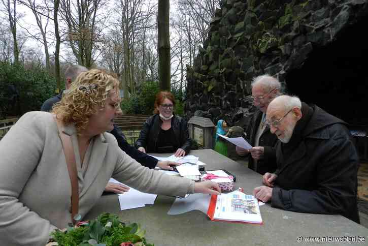 Meer dan 1.300 mensen tekenen petitie om pater Luk en broeder Xavier in Meersel-Dreef te houden : “Sympathiek dat velen achter ons staan”