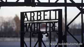 Gedenkstätte Dachau: Künstlerin schmiedet Replikat des KZ-Tors - Süddeutsche Zeitung - SZ.de