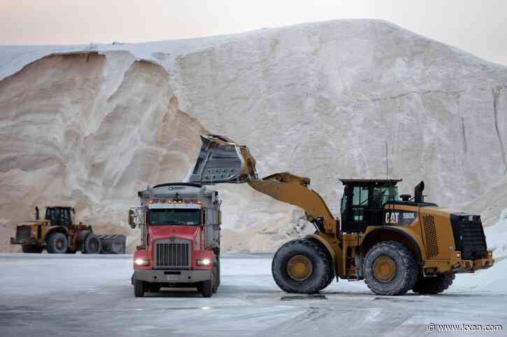 Blizzard buffets East Coast with deep snow, winds, flooding