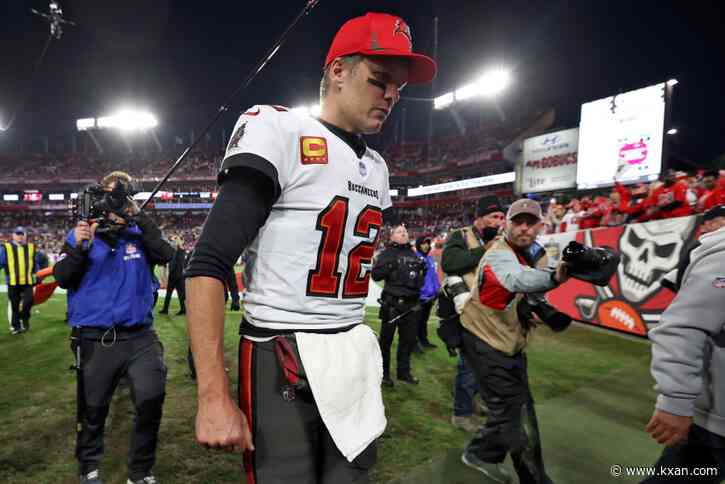 AP sources: Despite reports, Tom Brady hasn't made up mind