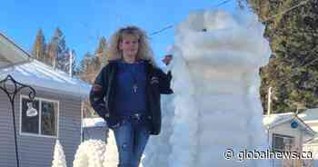 Quesnel, B.C. Ogopogo ice sculpture captures attention of people far and wide - Globalnews.ca