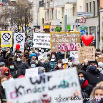 Proteste gegen Corona-Politik - 4500 Menschen in Freiburg - radioeuskirchen.de