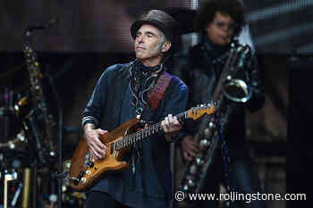 Nils Lofgren Pulls Music From Spotify in Solidarity With Neil Young