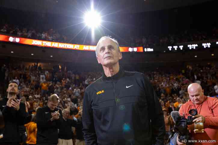 Texas Longhorns win in Rick Barnes' return to Austin