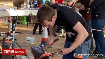 Otis Bellamy: Thousands raised for boy's care in 24-hour horseshoe marathon - BBC News