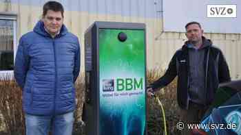 E-Mobilität in Parchim: Neue Elektroladesäule beim BBM-Einrichtungshaus eingeweiht | svz.de - svz – Schweriner Volkszeitung