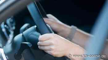 Autofahrer erleidet Schlaganfall - Beifahrer übernimmt das Steuer