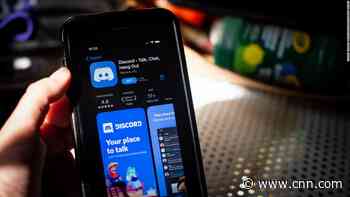 A new crop of shopping tools aims to help consumers beat the supply chain crunch